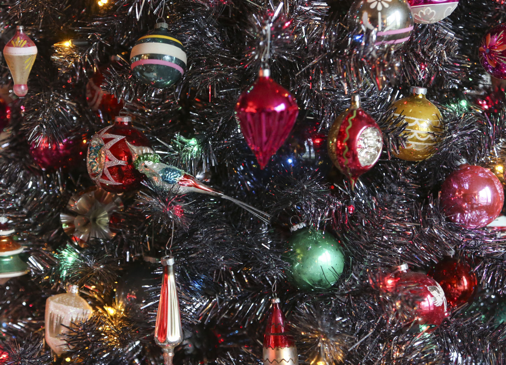 112420-qc-nws-decorations-02.JPG
